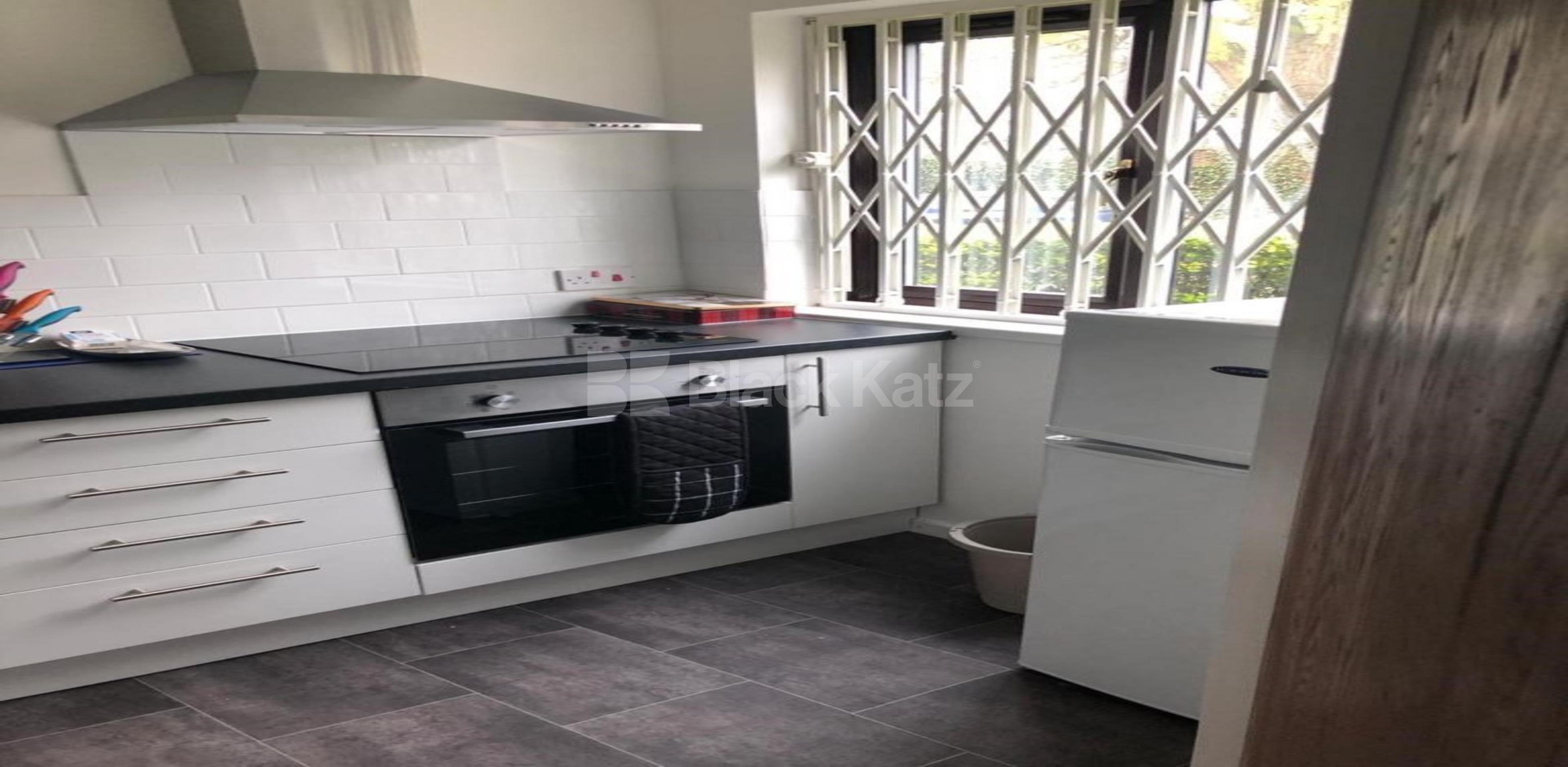 			1 Bedroom, 1 bath, 1 reception Ground Floor Flat			 Deanery Close, East Finchley N2